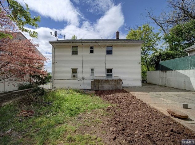 142 Summit Ave, Hackensack NJ  07601-1310 exterior