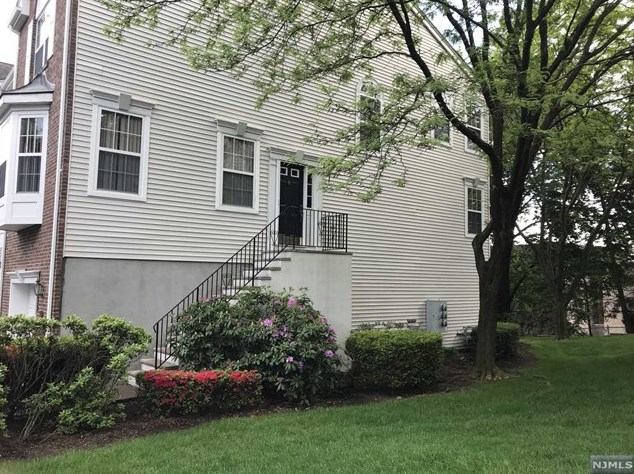215 Cheshire Ct, Nutley, NJ 07110