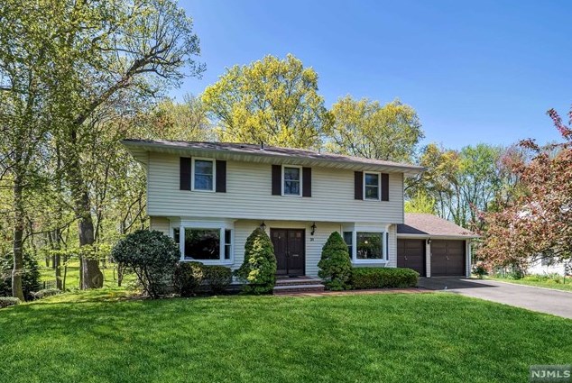 31 Evergreen Pl, Demarest, NJ 07627