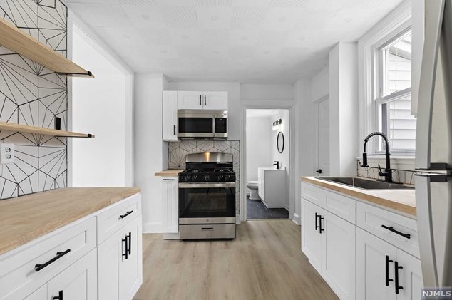 56 Delford Ave #1, Bergenfield, NJ 07621