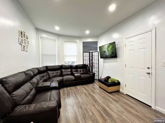 45 Rutland Ave, Kearny, NJ 07032