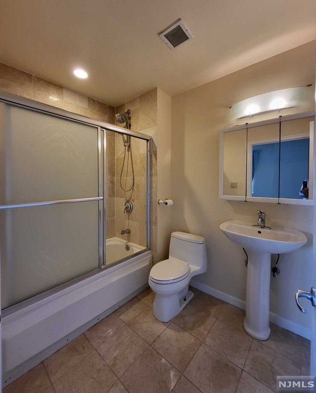 399 11th St #301, Palisades Park, NJ 07650