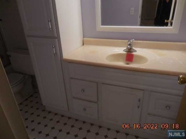 462 Liberty St, Little Ferry NJ  07643-1045 exterior