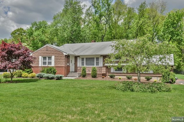 473 Caldwell Dr, Wyckoff, NJ 07481