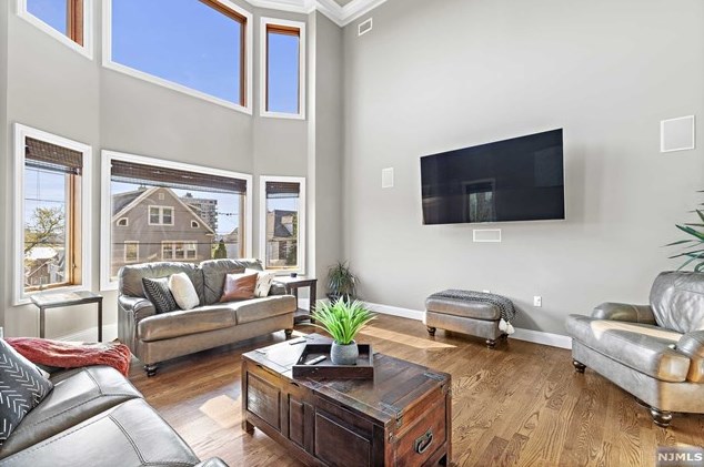 626 Undercliff Ave, Edgewater, NJ 07020