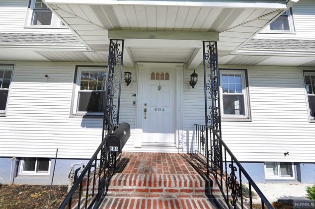 604 Queen Anne Rd, Teaneck, NJ 07666
