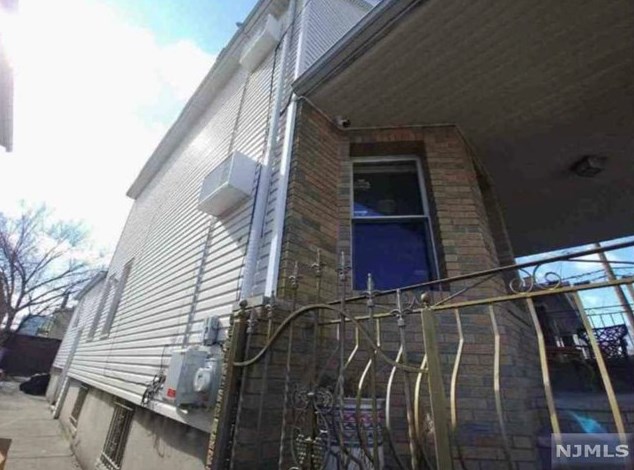 270 2nd Ave, Newark, NJ 07107