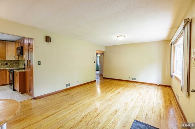 480 Grantwood Blvd, Palisades Park, NJ 07650