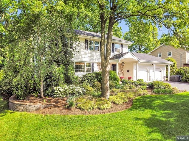 445 Red Birch Ct, Ridgewood, NJ 07450
