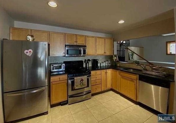 6300 Jefferson St, West New York NJ  07093-5333 exterior