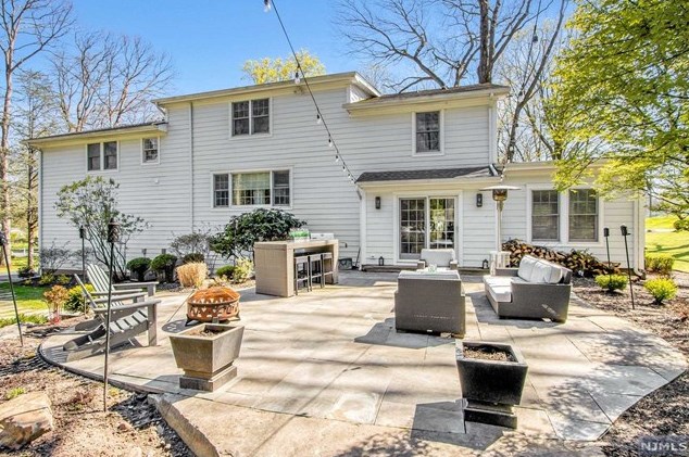 58 Donnybrook Dr, Demarest, NJ 07627