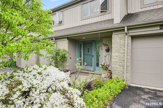 636 Blue Ridge Ln, Mahwah, NJ 07430