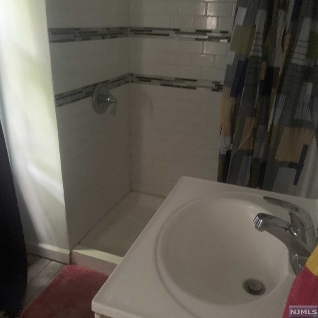 37 Schley St, Newark NJ  07112-1124 exterior