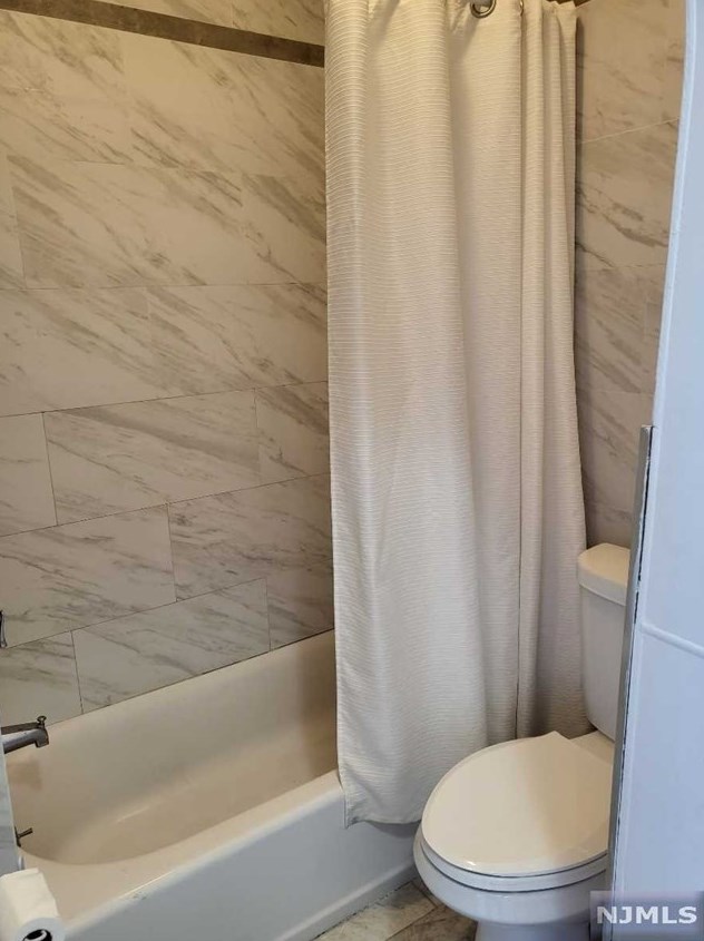 730 River Dr #1st, Outwater, NJ 07026