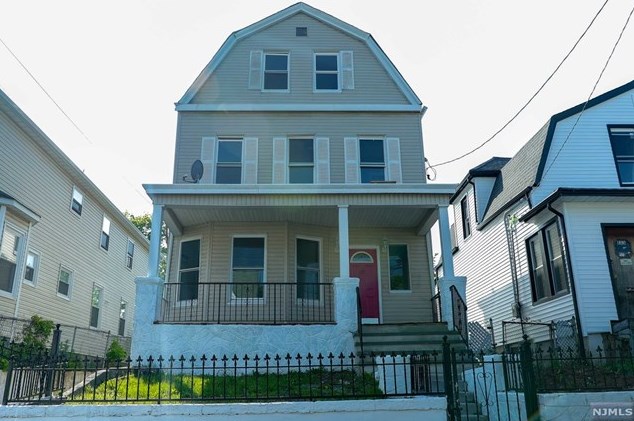 135 21st St, Irvington, NJ 07111