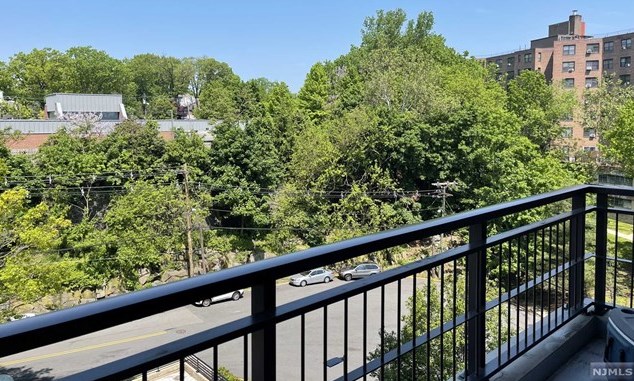 4 Horizon Rd #631, West Fort Lee, NJ 07024