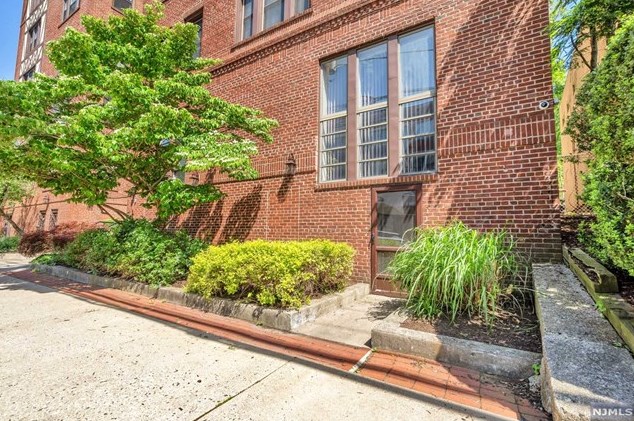 109 Grand Ave #1f, Englewood, NJ 07631