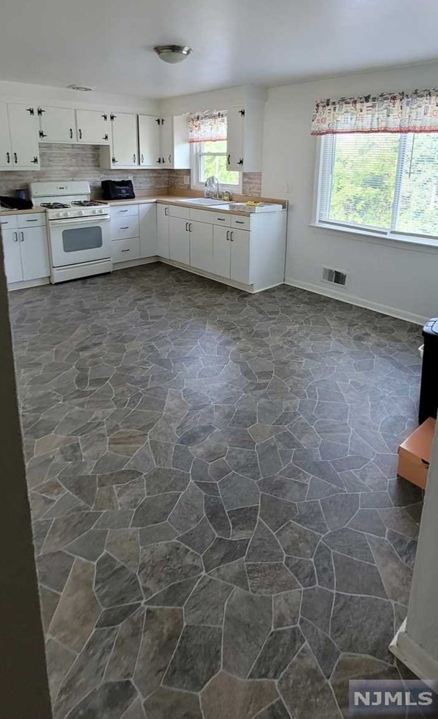 52 Corabelle Ave #2, Lodi, NJ 07644