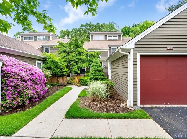 174 Grandview Ln, Mahwah, NJ 07430