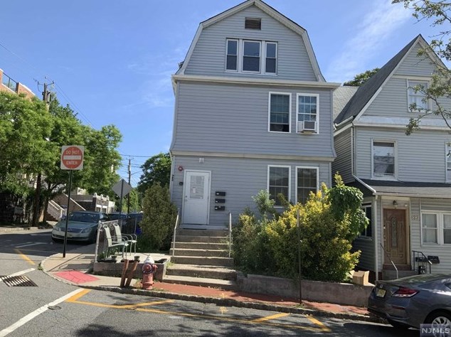25 Valley Pl #3, Edgewater, NJ 07020