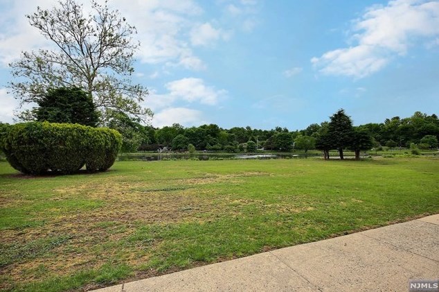 137 N Maple Ave, Park Ridge, NJ 07656