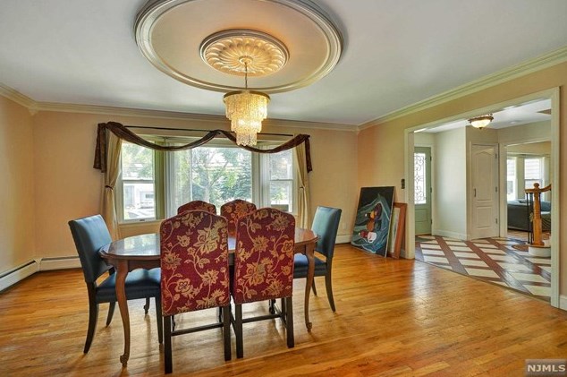 250 Midland Ave, Paramus NJ  07652-4634 exterior