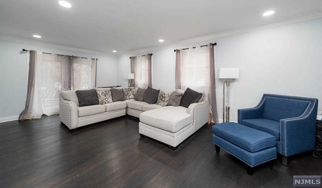 334 Sherwood Dr, Paramus, NJ 07652