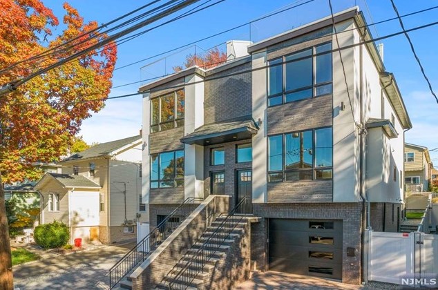 706 Jefferson Ave, Cliffside Park, NJ 07010-2012