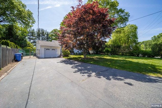 255 Pascack Rd, Paramus NJ  07652-4237 exterior