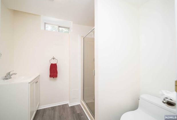 255 Pascack Rd, Paramus NJ  07652-4237 exterior