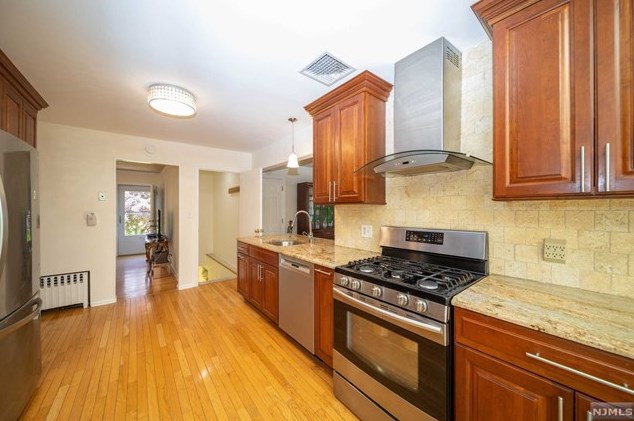 255 Pascack Rd, Paramus NJ  07652-4237 exterior