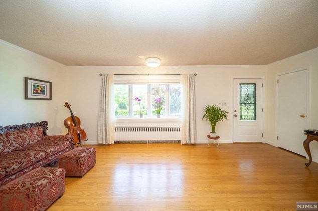255 Pascack Rd, Paramus NJ  07652-4237 exterior