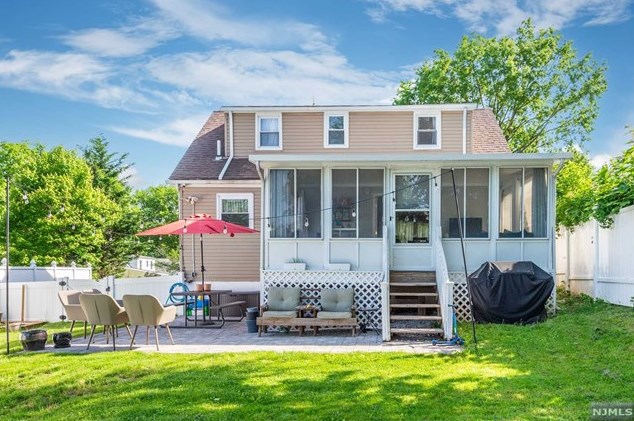 216 Zuber Pl, Maywood NJ  07607-1431 exterior