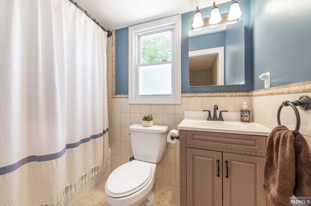 216 Zuber Pl, Maywood NJ  07607-1431 exterior