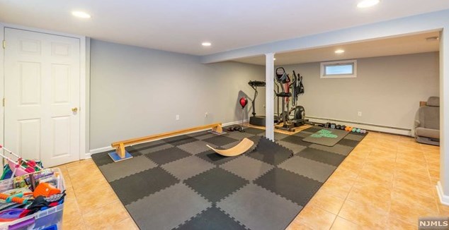 216 Zuber Pl, Maywood NJ  07607-1431 exterior