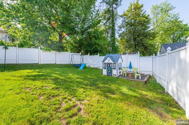 216 Zuber Pl, Maywood NJ  07607-1431 exterior