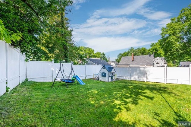 216 Zuber Pl, Maywood NJ  07607-1431 exterior