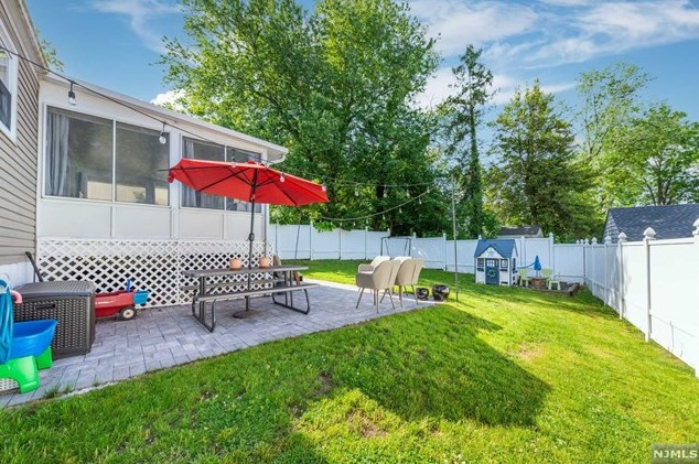 216 Zuber Pl, Maywood NJ  07607-1431 exterior