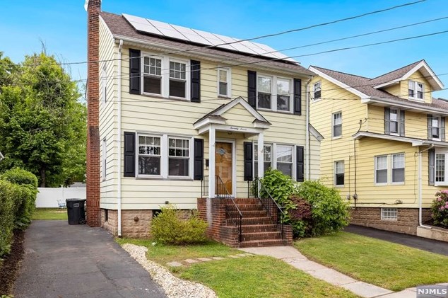 77 Harcourt Ave, Bergenfield, NJ 07621-1916