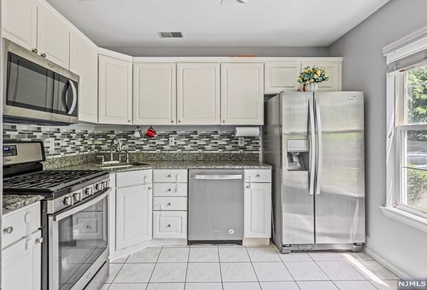 2247 Margaret Ct, Mahwah, NJ 07430