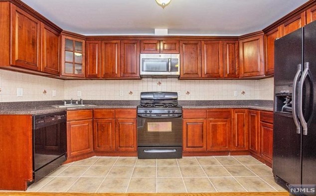 206 Hutton St # 1, Jersey City, NJ