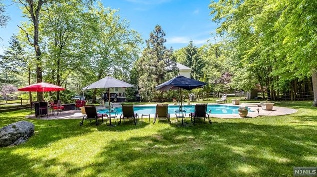 4 Pheasant Run, Upper Saddle River, NJ 07458