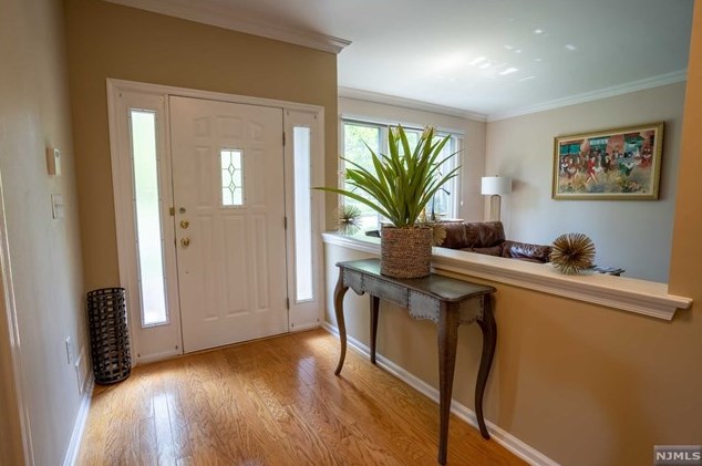 587 Glasmere Rd, Mahwah, NJ 07430