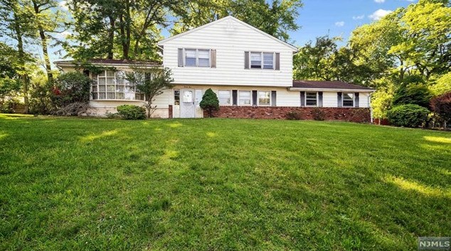 24 Stella Ct, Harrington Park, NJ 07640