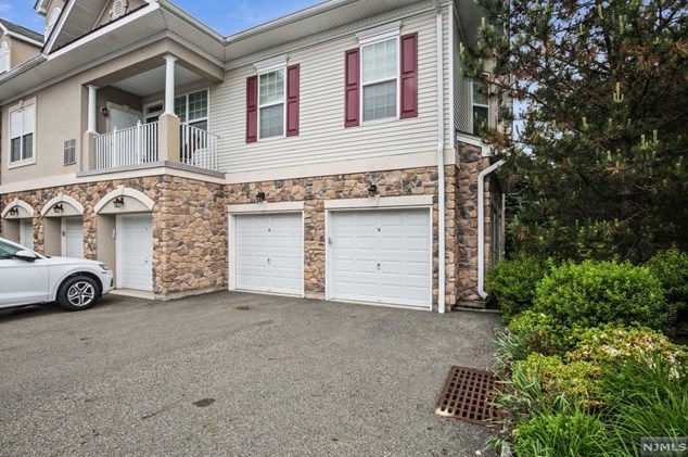 4 Marble Ct #9, Clifton, NJ 07013