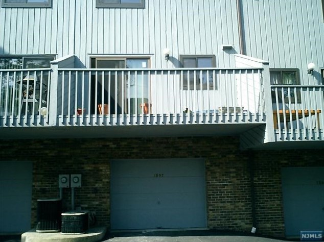 1597 John St, West Fort Lee, NJ 07024