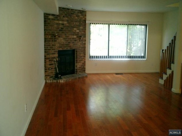 1597 John St, West Fort Lee NJ  07024-2504 exterior