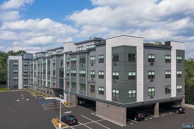 15 W Johnson Ave #413, Bergenfield, NJ 07621