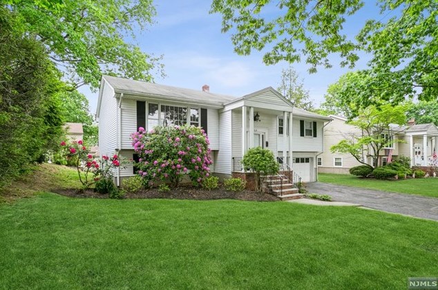 518 Salem St, Paramus, NJ 07652