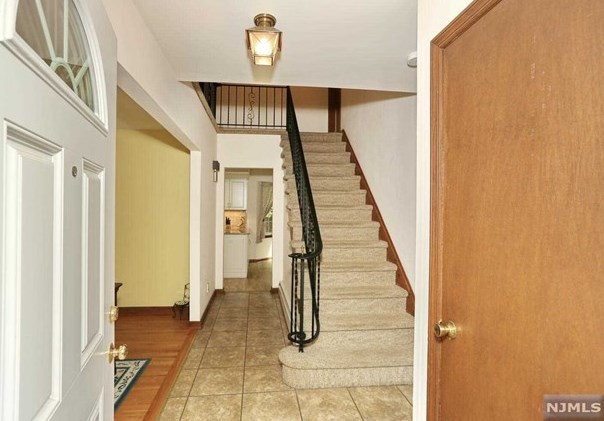 889 Roberts Ct, Franklin Lakes, NJ 07417